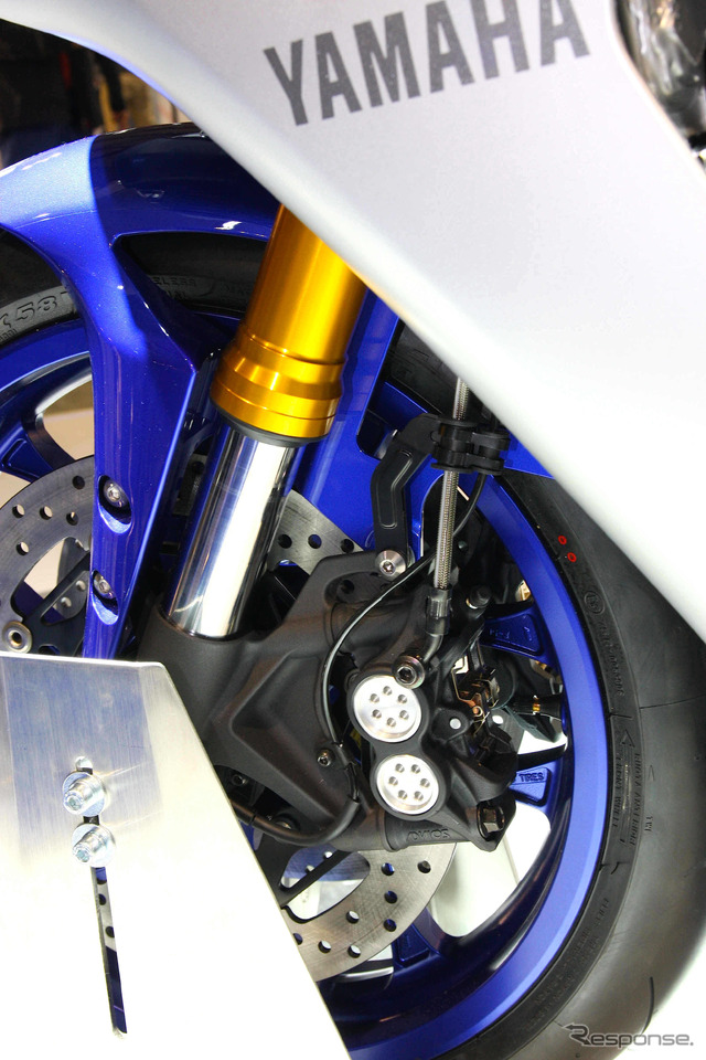 ヤマハ YZF-R1新型(ミラノショー14)