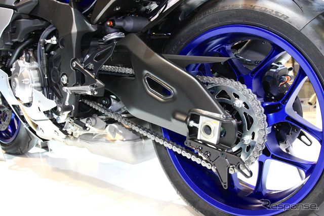 ヤマハ YZF-R1新型(ミラノショー14)