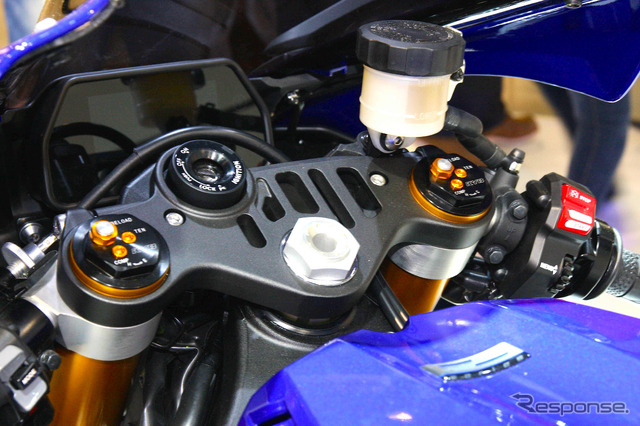 ヤマハ YZF-R1新型(ミラノショー14)