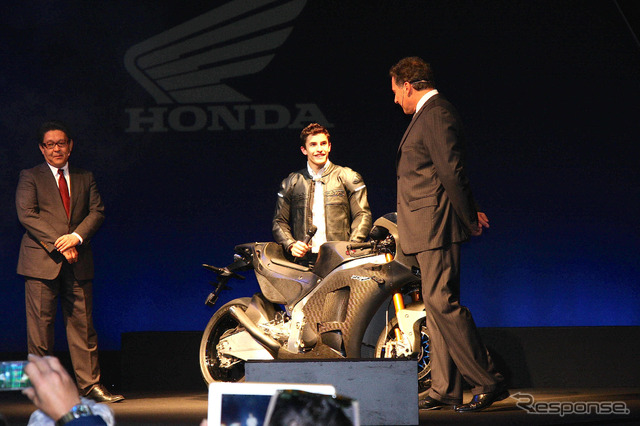 ホンダ マルク・マルケス選手とRC213V-S