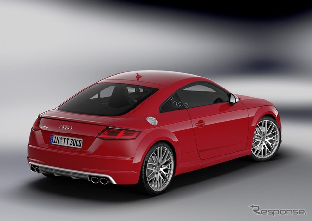 新型 アウディ TTS