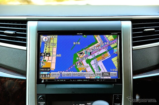 通信ユニットの標準装備化によって、3年間つねに最新の地図が利用できる。