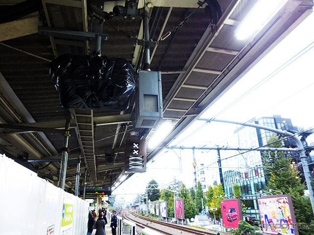 原宿駅に11月初旬に設置されたホームドア機器類
