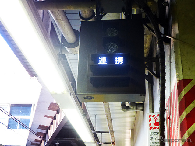 目黒駅で稼動するホームドア機器類