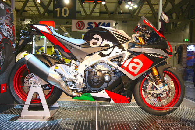 アプリリア RSV4 RF（ミラノショー14）