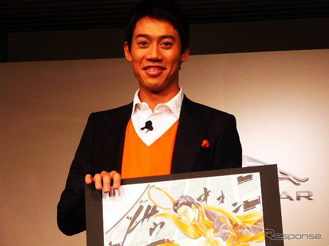 自分が思い描くジャガーFタイプと対面した錦織圭(Fタイプ 錦織圭エディション発表、11月20日・都内)
