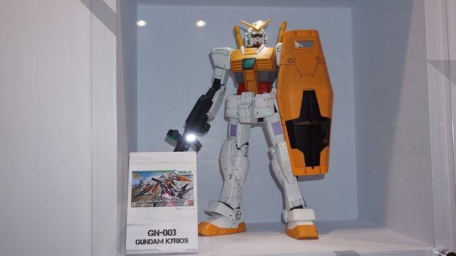 【G-STAR 2014】ガンダムをグフやユニコーン風にアレンジ!「RX-78-2」が36体立ち並ぶガンプラコーナーが熱い