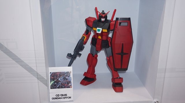 【G-STAR 2014】ガンダムをグフやユニコーン風にアレンジ!「RX-78-2」が36体立ち並ぶガンプラコーナーが熱い