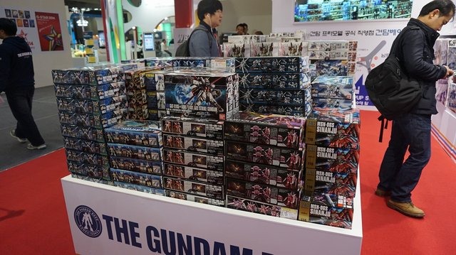 【G-STAR 2014】ガンダムをグフやユニコーン風にアレンジ!「RX-78-2」が36体立ち並ぶガンプラコーナーが熱い