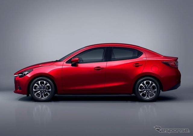 Mazda2 セダン