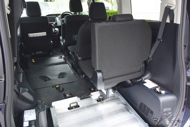 トヨタ エスクァイア ウェルキャブ(車いす仕様)