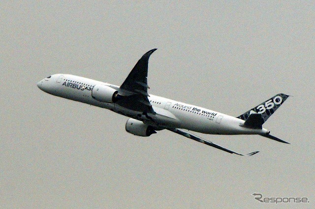 関係者を乗せた試乗フライトのために羽田を離陸したエアバスA350XWB。離陸は遠すぎて撮影に適さないD滑走路だった。