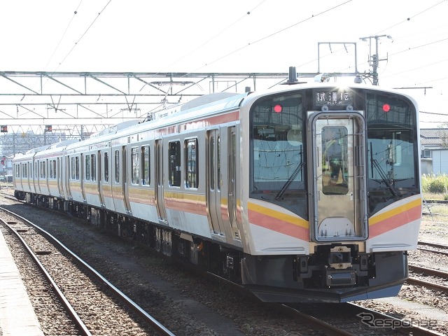 展示会は新潟・新津・長岡の3駅で行われる。写真は新津駅構内のE129系。