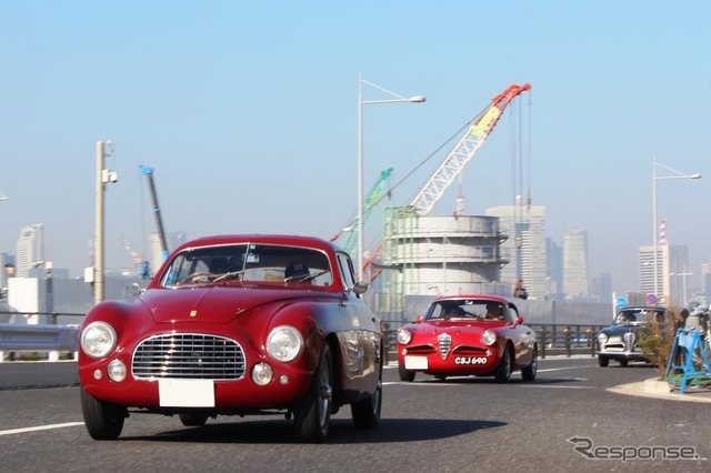 東京お台場の街を行くフェラーリ・195インテル