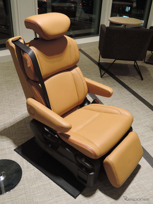 2013年に公開したミニバン用シート。これはホンダ・オデッセイの2列目座席に採用されている