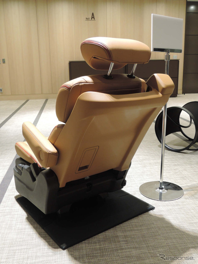 2013年に公開したミニバン用シート。これはホンダ・オデッセイの2列目座席に採用されている