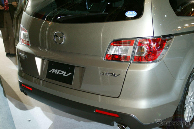 【マツダ MPV 新型発表】ミニバンを越え、ミニバンに見えない