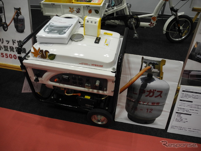 山岸産業が開発したハイブリッド式非常用小型発電機「HYB5500L」