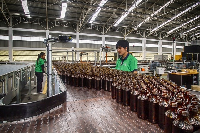ドリンク剤のカラバオ、タイ証取上場 大御所ミュージシャンらが創業
