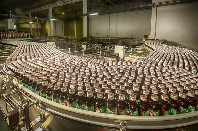 ドリンク剤のカラバオ、タイ証取上場 大御所ミュージシャンらが創業