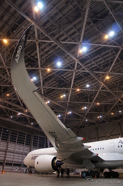 20日に羽田空港の日本航空第2格納庫でセ公開されたエアバスA350XWB