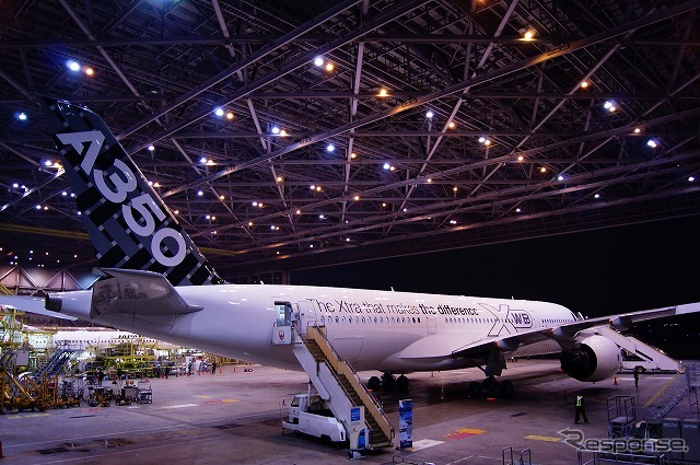 20日に羽田空港の日本航空第2格納庫でセ公開されたエアバスA350XWB