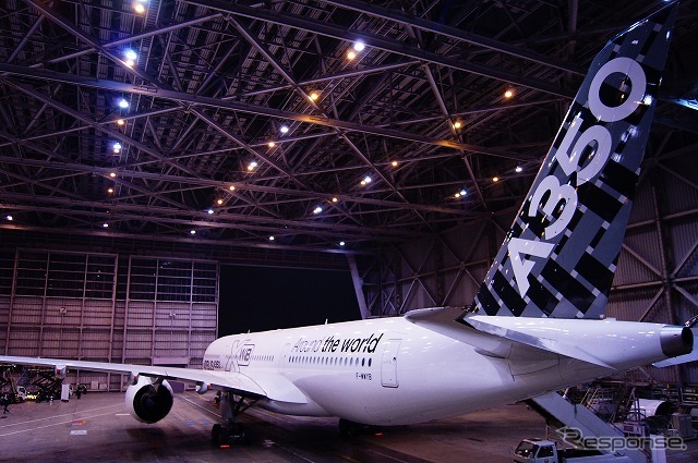 20日に羽田空港の日本航空第2格納庫でセ公開されたエアバスA350XWB