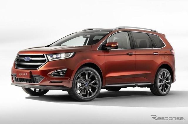 新型 フォード エッジ の3列シート7名乗り