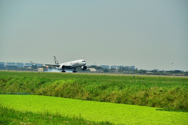 エアバスの最新鋭機Ａ３５０ＸＷＢ、初来タイ