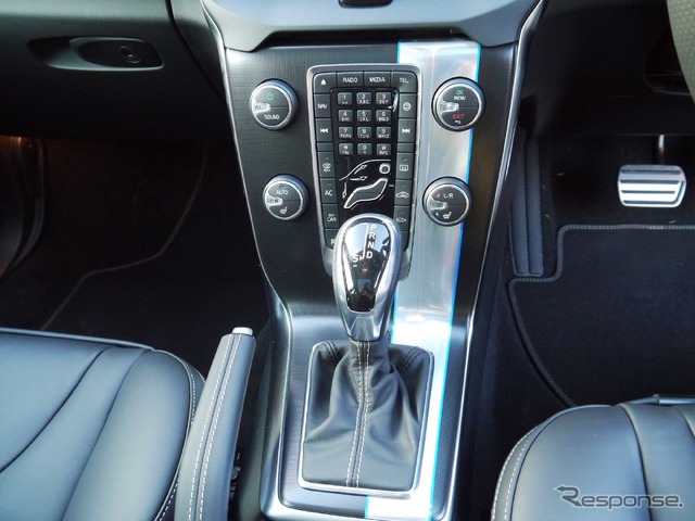 ボルボ V40 T5 Rデザイン