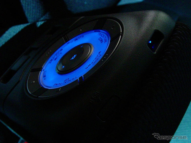 【トヨタ bB 新型発表】アームレストコントローラーは必要か