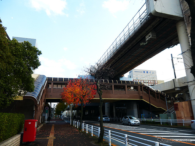 千葉みなと駅は、2階部分に改札口、3階部分にホームがある（11月30日、千葉モノレール実証実験「サイクル＆モノレール」）