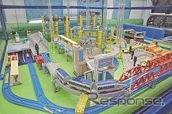 北陸新幹線が新たにモチーフに加わった大型ジオラマ。