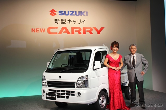 昨年8月のスズキ・キャリイの発表会に参加した、菅原文太さんとはるな愛さん