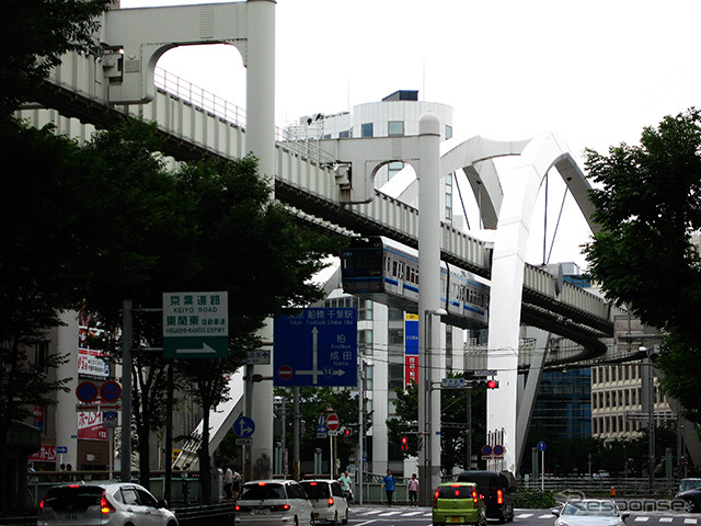 11月30日から各駅に設置してある自動精算機(乗り越し精算機)を廃止した千葉モノレール