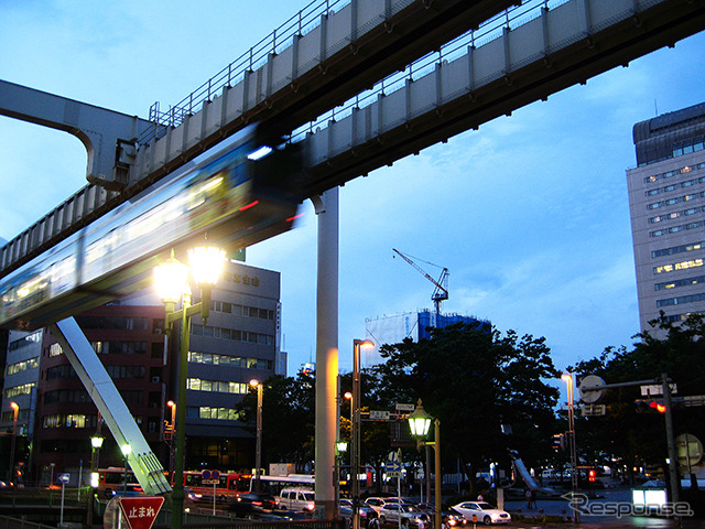 11月30日から各駅に設置してある自動精算機(乗り越し精算機)を廃止した千葉モノレール