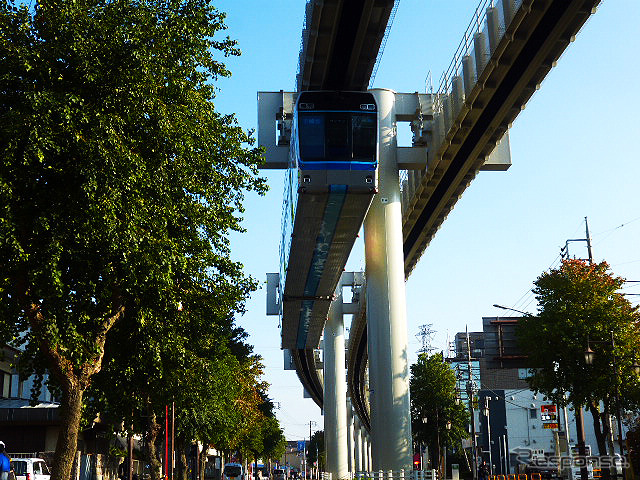 11月30日から各駅に設置してある自動精算機(乗り越し精算機)を廃止した千葉モノレール