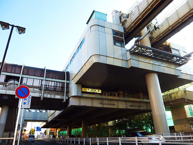 11月30日から各駅に設置してある自動精算機(乗り越し精算機)を廃止した千葉モノレール