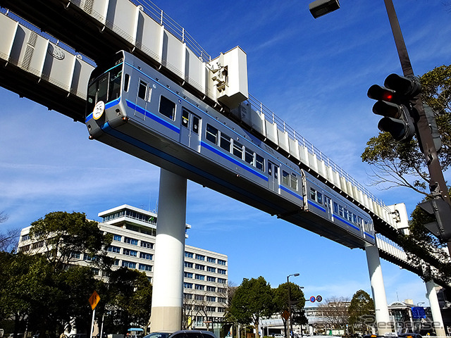 11月30日から各駅に設置してある自動精算機(乗り越し精算機)を廃止した千葉モノレール