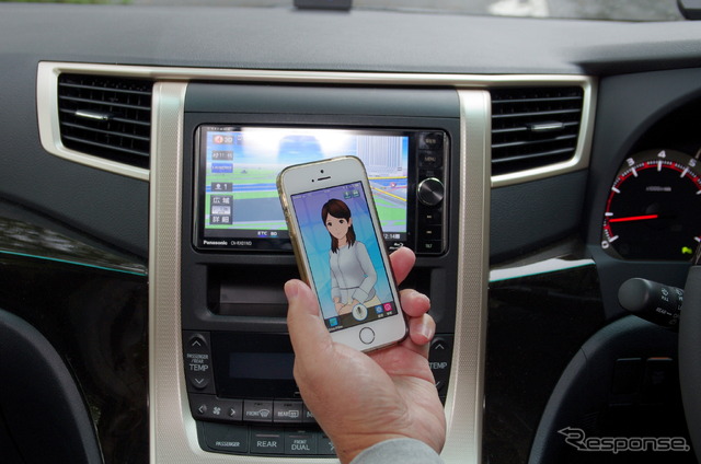 スマートフォン向けアプリ「Drive P@ss」を組み合わせれば、音声認識による検索も利用可能。スポット情報はクラウド上にあるのでいつでも最新のデータベースだ