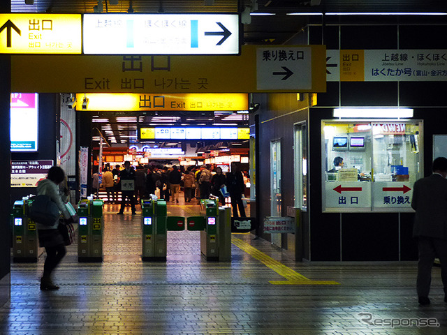 上越新幹線と在来線が接続する越後湯沢駅