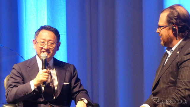 トヨタ代表取締役社長豊田章男氏と米国セールスフォース・ドットコムChairman&CEOマークベニオフ氏