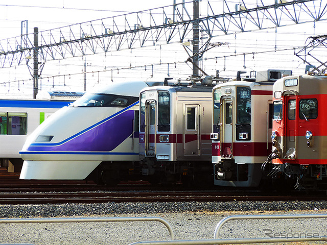 展示車両たち。左から100系、10000型、6050系、8111号編成(2014 東武ファンフェスタ)