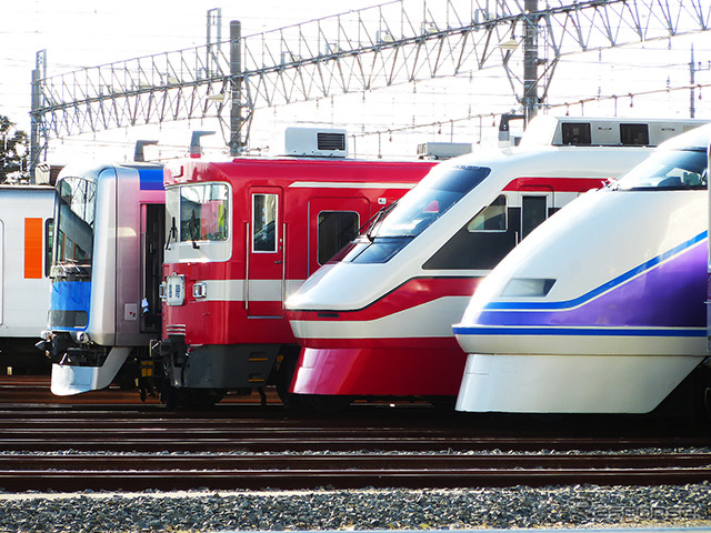 展示車両たち。左から60000系、1800系、200系、100系(2014 東武ファンフェスタ)