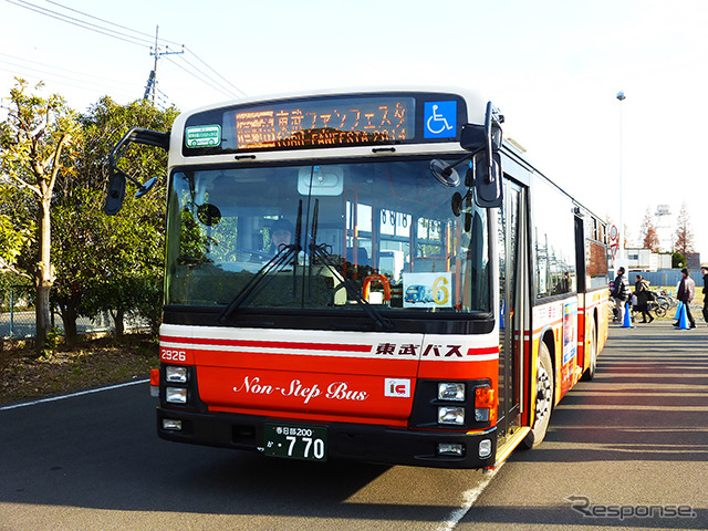 東武バスの無料シャトルバスが車両基地と駅を結ぶ(2014 東武ファンフェスタ)