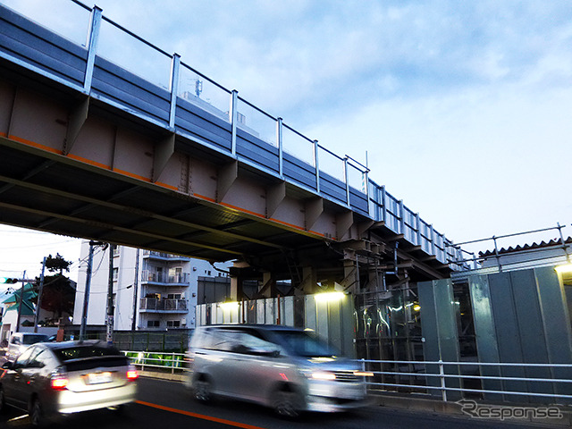 掘割スリット構造の外環道工事。国道14号(千葉街道)の下は非開削工ですすめられる