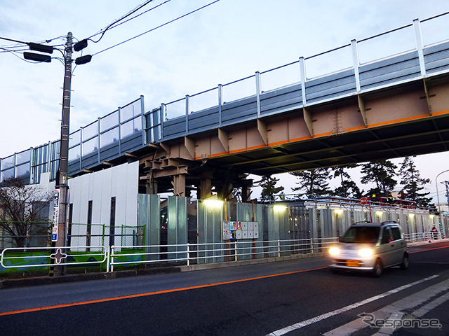 掘割スリット構造の外環道工事。国道14号(千葉街道)の下は非開削工ですすめられる
