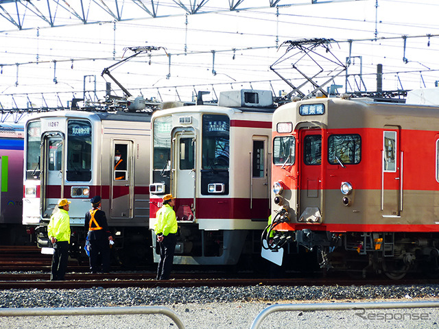 左から10000系、6050系、8000系(2014東武ファンフェスタ)