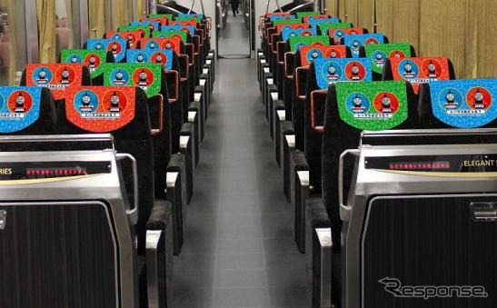 8010号編成は車内の座席頭部カバーも「トーマス」キャラクターでデザインされる。