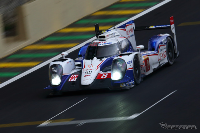 トヨタTS040 HYBRID(8号車)。